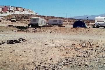 Telde cierra la entrada al terreno de Hoya del Pozo usado como camping de caravanas/TA.