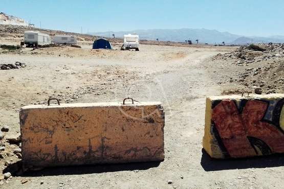 Telde cierra la entrada al terreno de Hoya del Pozo usado como camping de caravanas/TA.
