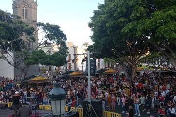 La Noche de San Juan arranca a tope de animación en el casco viejo de Telde/TA.