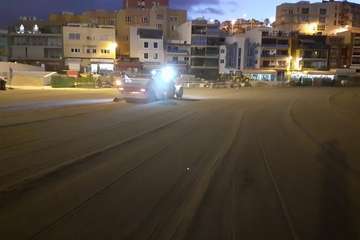  Limpieza retira decenas de toneladas de residuos de la Noche de San Juan en Telde/TA.