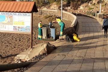  Limpieza retira decenas de toneladas de residuos de la Noche de San Juan en Telde/TA.