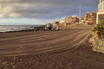 Limpieza retira decenas de toneladas de residuos de la Noche de San Juan en Telde/TA.