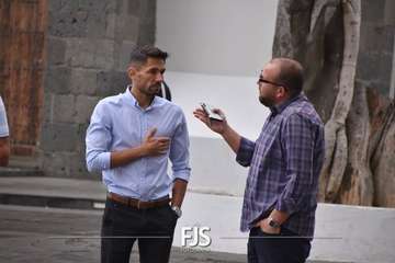 Telde iza la bandera arcoíris/TA y Francisco Javier Santana.