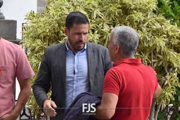 Telde iza la bandera arcoíris/TA y Francisco Javier Santana.