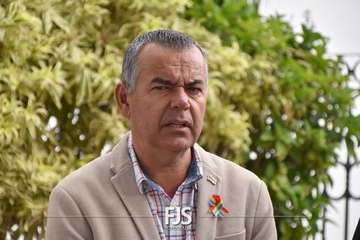 Telde iza la bandera arcoíris/TA y Francisco Javier Santana.