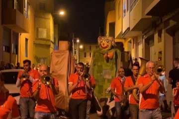 Las fiestas de Marpequeña arrancaron este viernes por la noche con el pregón/TA.