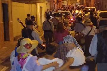 Jolgorio callejero en la romería a la Virgen de Lourdes en El Goro (Telde)/TA.