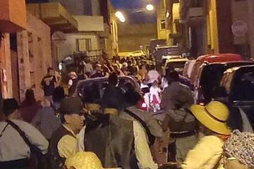 Jolgorio callejero en la romería a la Virgen de Lourdes en El Goro (Telde)/TA.