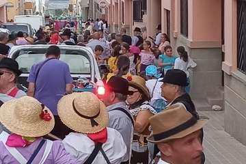 Jolgorio callejero en la romería a la Virgen de Lourdes en El Goro (Telde)/TA.