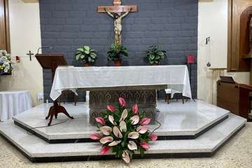 Trono de la Virgen del Carmen bellamente engalanado/Francisco Javier Santana.