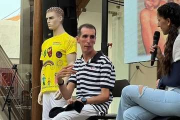 Charla motivacional en la Casa Condal a cargo de Álex Roca/TA.