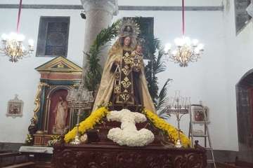 El trono del Carmen de Los Llanos lucirá un arreglo de Floristería Guimaguada/TA.