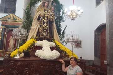 El trono del Carmen de Los Llanos lucirá un arreglo de Floristería Guimaguada/TA.