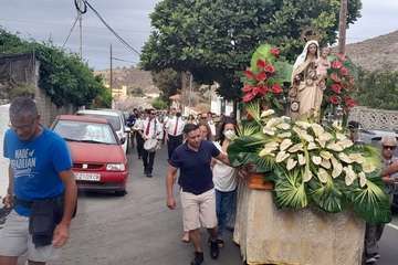 Hornos del Rey pone fin a sus fiestas con una misa y procesión religiosa/TA.