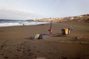  Duchas sin asiento en Playa del Hombre/TA.