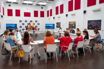 Igualdad se coordina con los Ayuntamientos de la isla para elaborar un diagnóstico sobre las mujeres migrantes/TA.