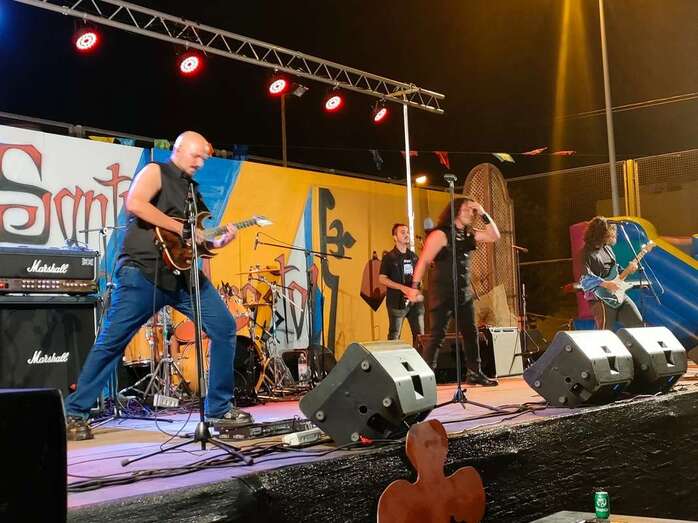 Momento de la actuación de una de las seis bandas/TA.