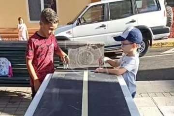  Lomo Magullo juega a las carreras de burros/TA.