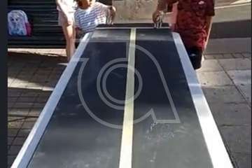  Lomo Magullo juega a las carreras de burros/TA.