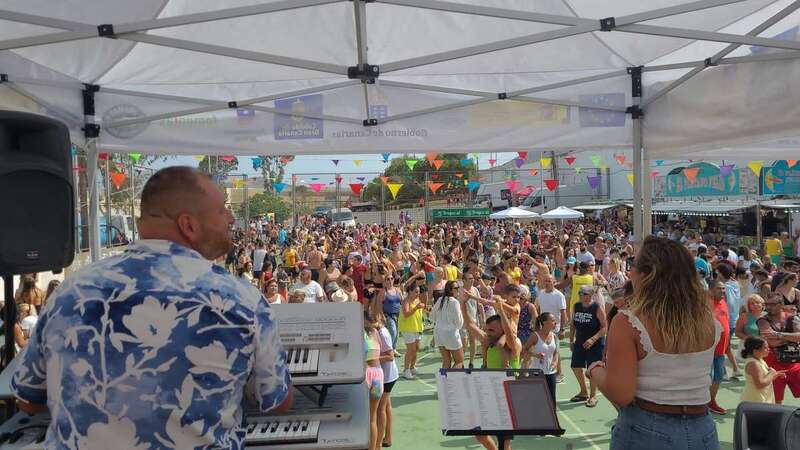 La cancha deportiva de Lomo Cementerio durante la fiesta del remojón/TA.