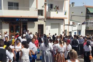 Unas 5.000 personas se remojan en la primera Traída del Agua tras la pandemia/Francisco Javier Santana y TA.