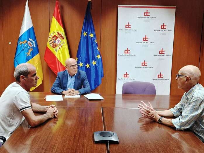 Reunión de la Asociación de Amigos contra el Sida con el Diputado del Común/TA.