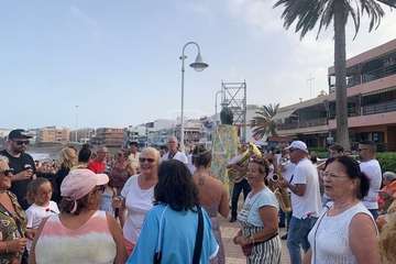 Animado pasacalles anunciador de las fiestas de Melenara/TA.