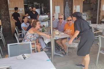  Melenara recupera el asadero popular y la varada del pescado tras dos años de pandemia/TA.