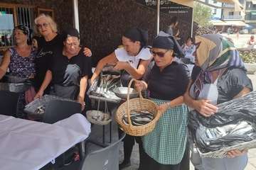  Melenara recupera el asadero popular y la varada del pescado tras dos años de pandemia/TA.