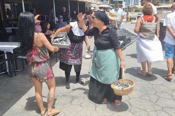  Melenara recupera el asadero popular y la varada del pescado tras dos años de pandemia/TA.