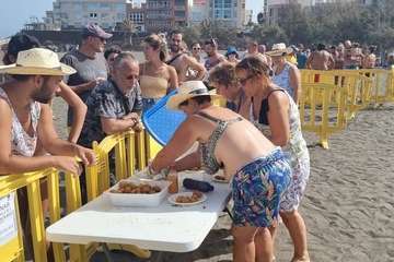  Melenara recupera el asadero popular y la varada del pescado tras dos años de pandemia/TA.