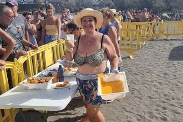  Melenara recupera el asadero popular y la varada del pescado tras dos años de pandemia/TA.