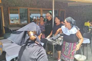  Melenara recupera el asadero popular y la varada del pescado tras dos años de pandemia/TA.