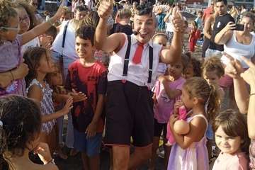 El payaso Zapitto deleita a los niños en Melenara/TA.