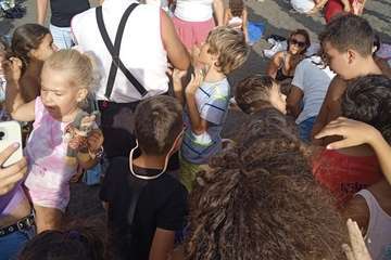 El payaso Zapitto deleita a los niños en Melenara/TA.