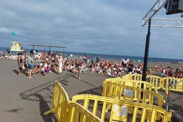 El payaso Zapitto deleita a los niños en Melenara/TA.