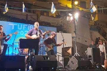 Pregón de las fiestas de Tufia y concierto de Los Sarantontones/TA.