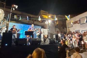 Pregón de las fiestas de Tufia y concierto de Los Sarantontones/TA.