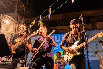 Pregón de las fiestas de Tufia y concierto de Los Sarantontones/TA.