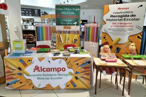 La Plataforma por la Dignidad lanza una campaña de recogida de material escolar en Alcampo Telde/TA y C7.