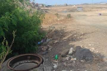 Arquetas del alcantarillado abiertas en un camino de tierra de Ojos de Garza (Telde)/TA.