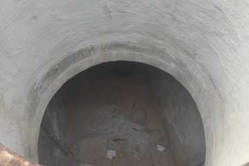 Arquetas del alcantarillado abiertas en un camino de tierra de Ojos de Garza (Telde)/TA.