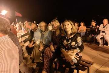 La alcaldesa pregona las fiestas de la playa de Ojos de Garza en honor del Santo Cristo/TA y TF.