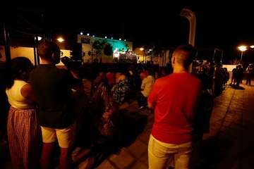 La alcaldesa pregona las fiestas de la playa de Ojos de Garza en honor del Santo Cristo/TA y TF.