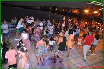La alcaldesa pregona las fiestas de la playa de Ojos de Garza en honor del Santo Cristo/TA y TF.