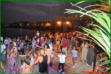 La alcaldesa pregona las fiestas de la playa de Ojos de Garza en honor del Santo Cristo/TA y TF.
