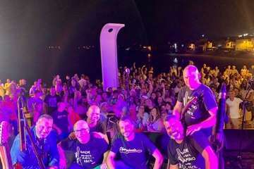 Concierto de Charcojondo en la playa de Ojos de Garza/TA,