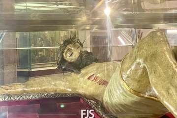 El Santo Cristo de Telde vuelve al Altar Mayor de la Basílica/Francisco Javier Santana.