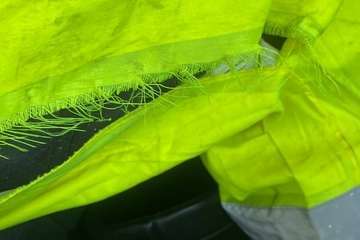 Los bomberos de Telde, con impermeables descosidos y rajados