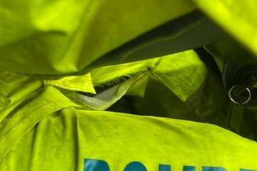 Los bomberos de Telde, con impermeables descosidos y rajados